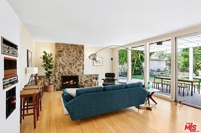 Photo - 3506 Beethoven St