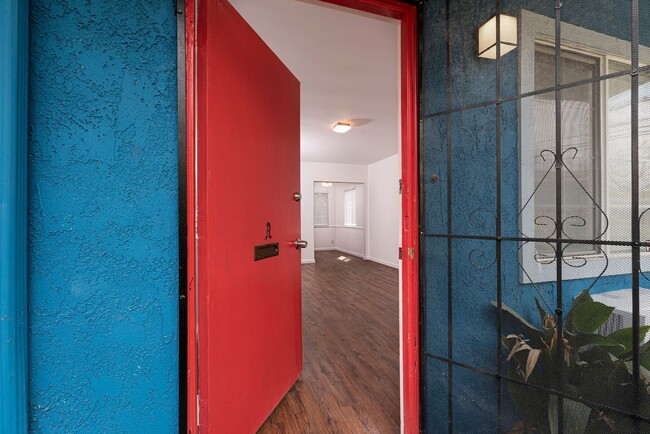 Building Photo - Mayflower Ave Unit 818 Mayflower Ave #A