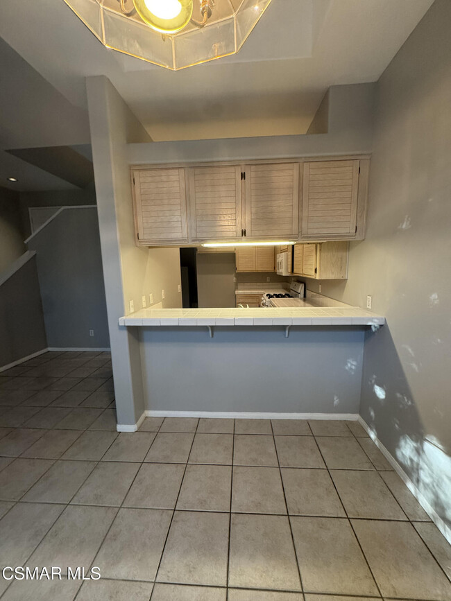 Photo - 2148 Los Feliz Dr