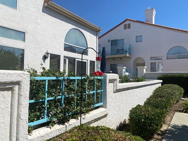 Building Photo - Rancho Del Mar Townhome in Central Temecul...