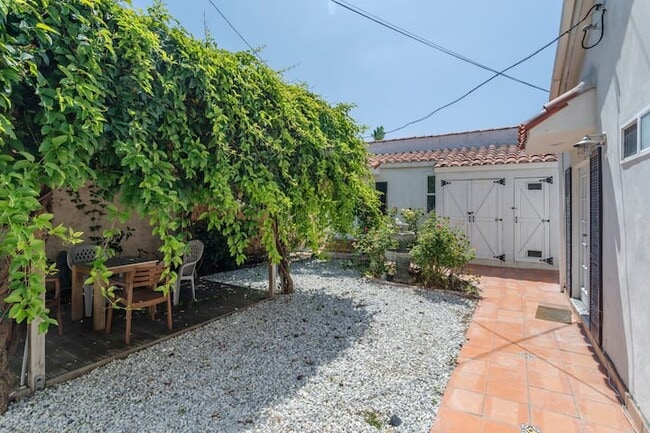 Photo - 1020 Havenhurst Dr Unit 1020