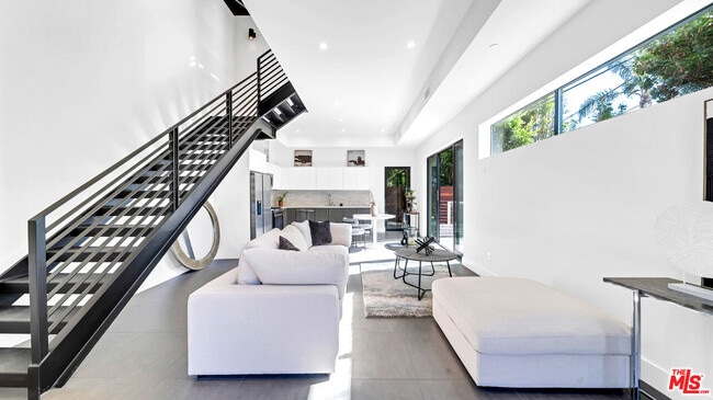 Photo - 1123 N Formosa Ave Unit 3