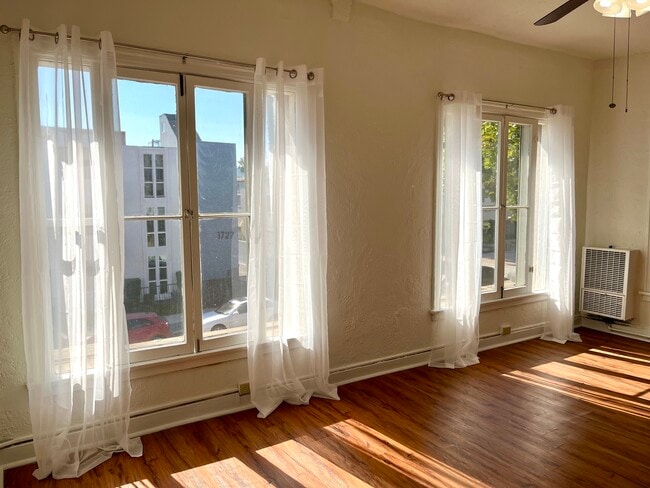 Corner Studio - Edgemont & Banbury Manor Apartments