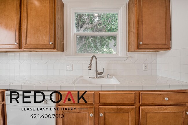 Photo - 1818 Whitley Ave Unit 301