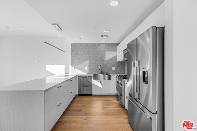 Photo - 2000 Beachwood Dr Unit 1