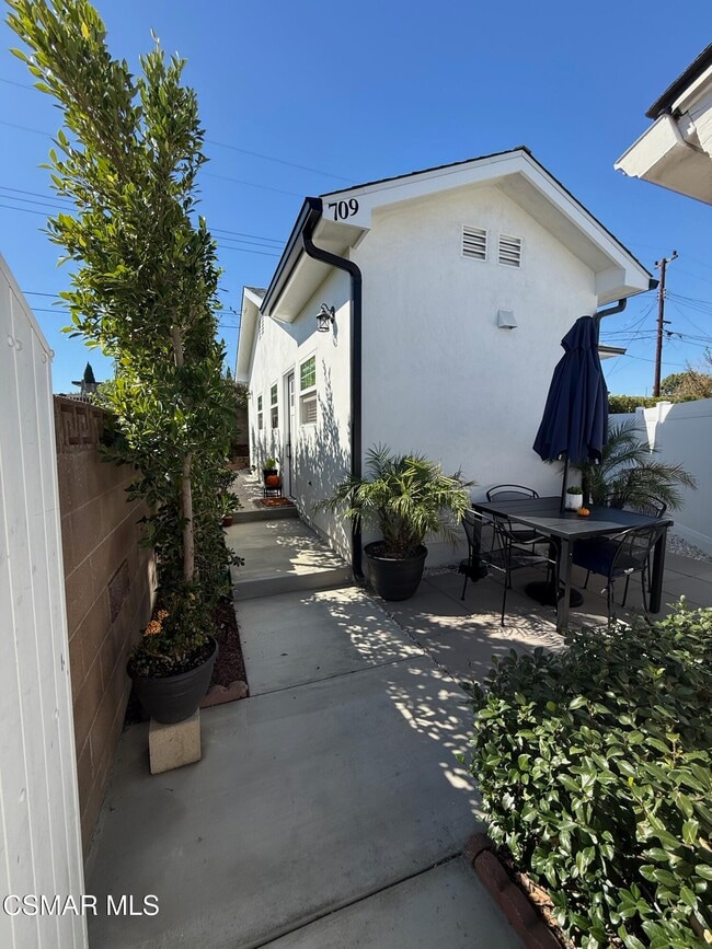 Building Photo - 709 Rudman Dr