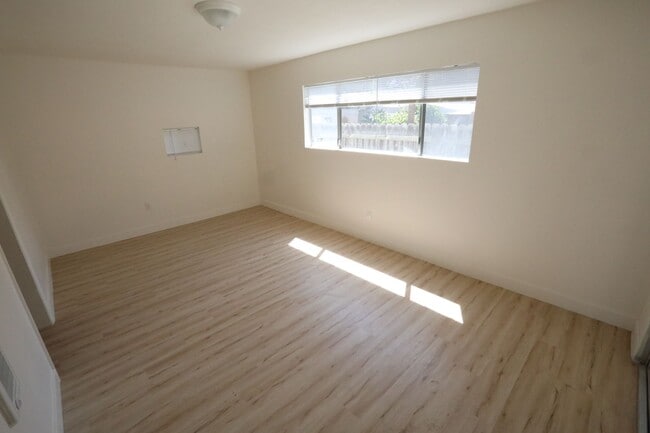 Photo - LB2527 Unit 2529 B