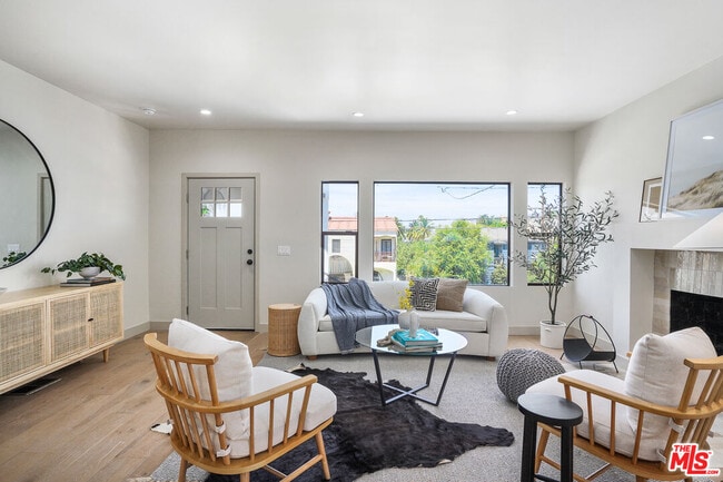 Photo - 976 Hyperion Ave