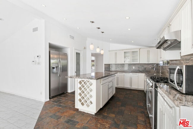 Photo - 20500 Archwood St House
