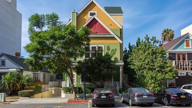 Stunning 4 Level Condo in Little Italy - Stunning 4 Level Condo in Little Italy