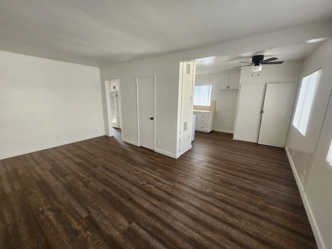 Building Photo - Raymond Unit B