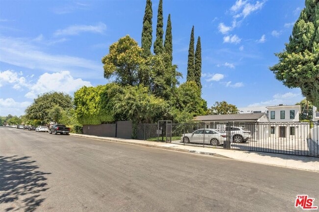 Photo - 14121 Califa St