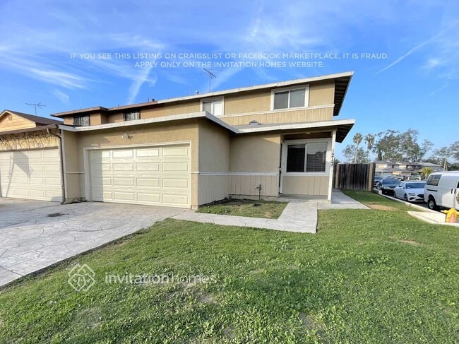 Building Photo - 1217 E Radbard St