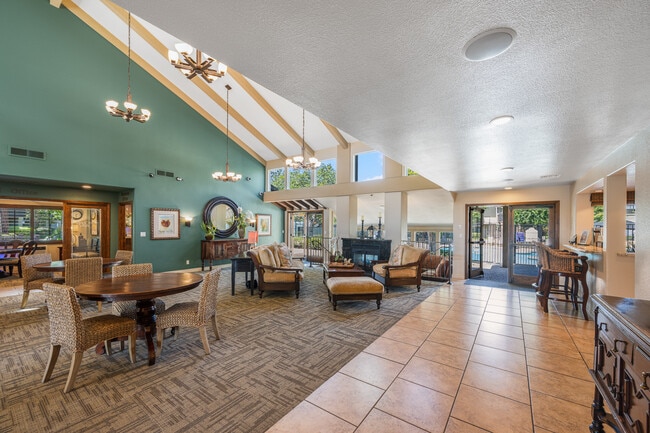 Photo - Pinecreek Village Apartments