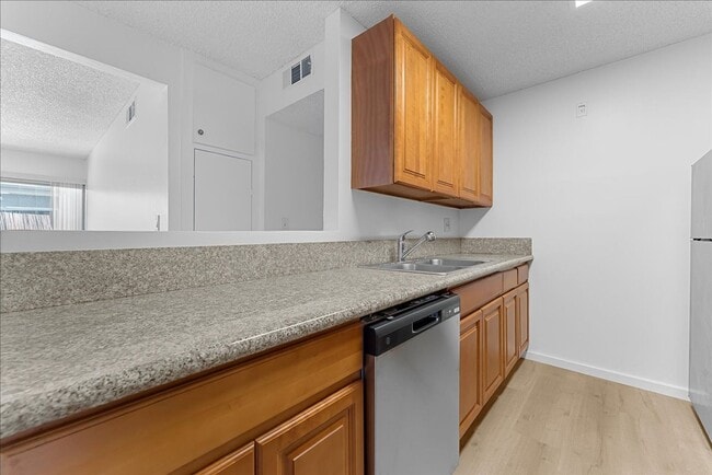 Photo - 18620 Hatteras St Unit 233