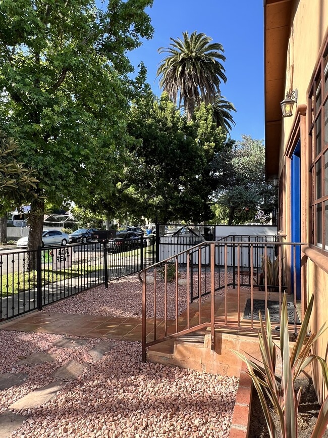 Photo - 2330 S Mansfield Ave