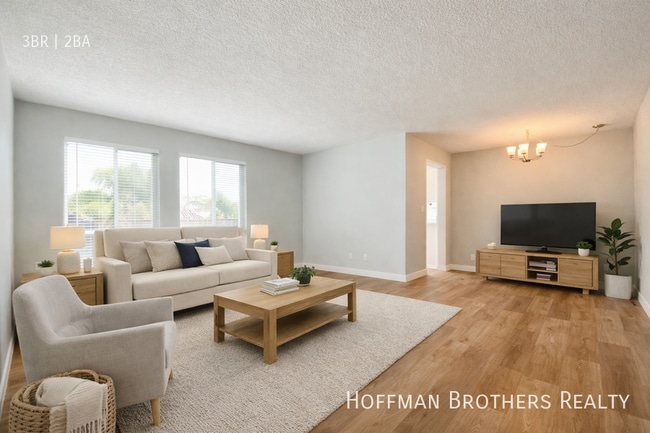 Building Photo - 919 N Alfred St Unit 206