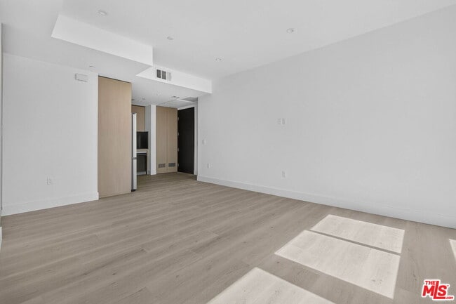 Building Photo - 1808 Lincoln Blvd Unit 203