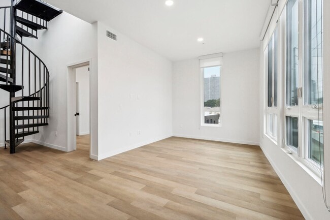 Photo - BARRINGTON ROW