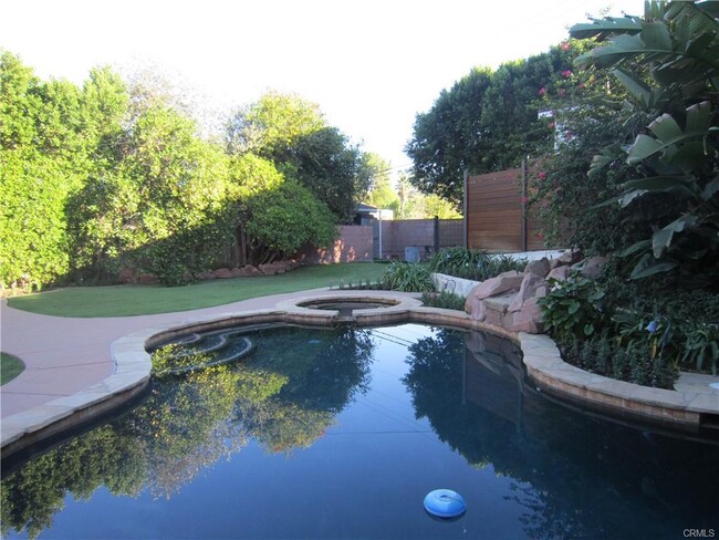 Photo - 20330 Oxnard St House
