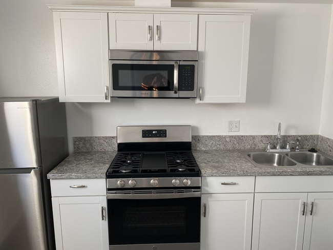 Studio kitchen features granite counter tops, full gas range, microwave, and fridge. - 1911 W 94th St House