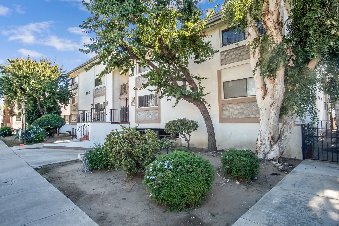 Photo - Acacia Manor Apartments