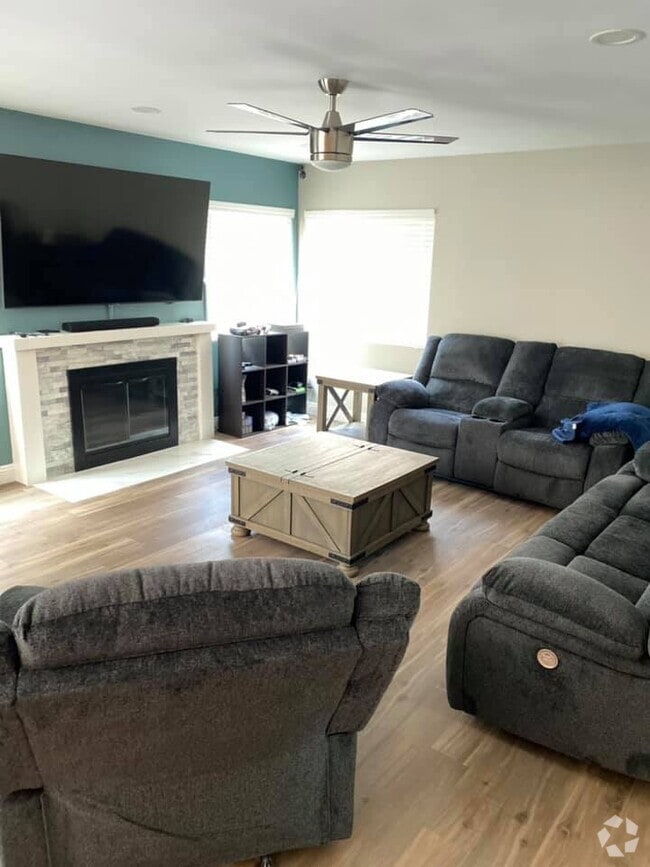 Building Photo - 16641 Shinedale Dr Rental