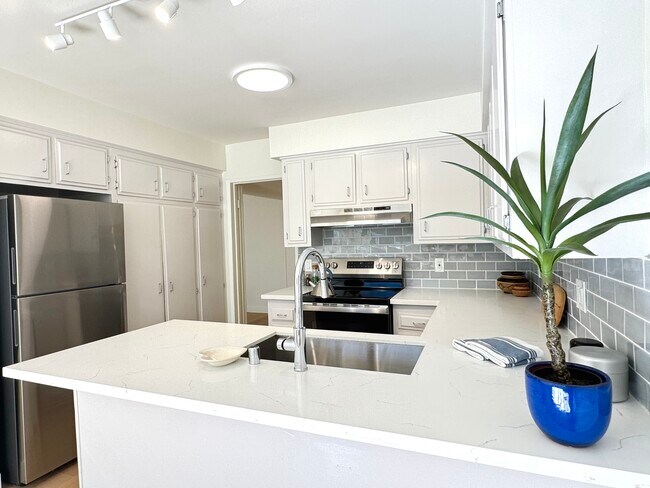 Photo - Sherman Oaks Apartments