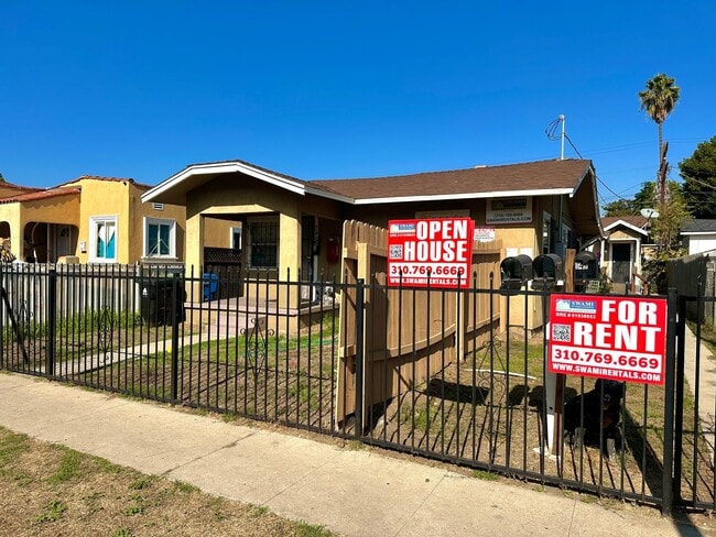 Building Photo - 1578E Unit 847 1/2