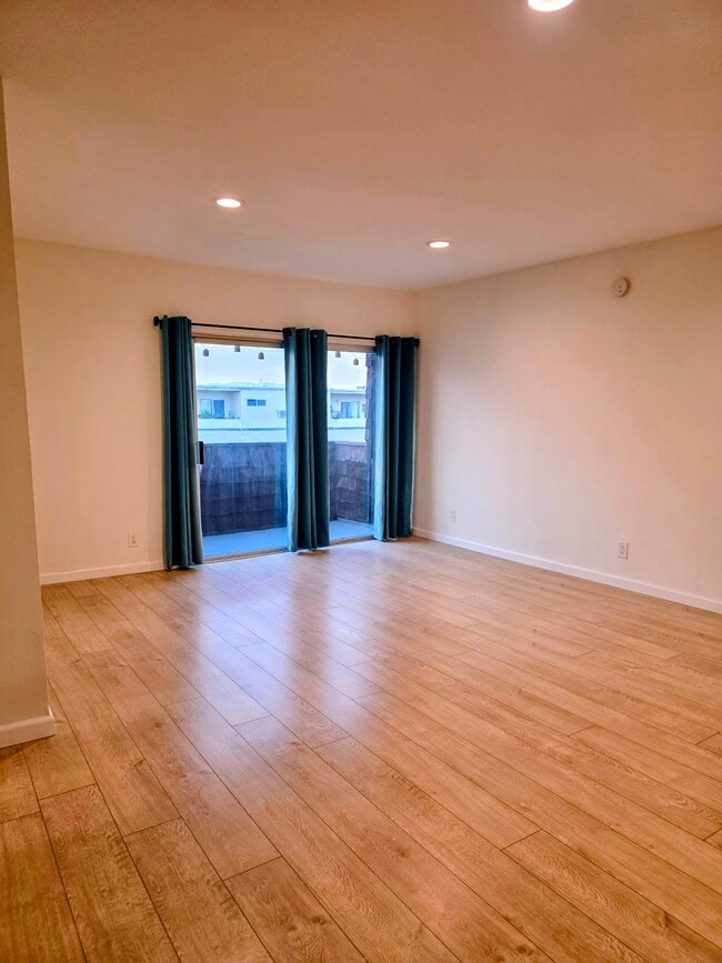 Photo - 5414 Newcastle Ave Unit Apt 42