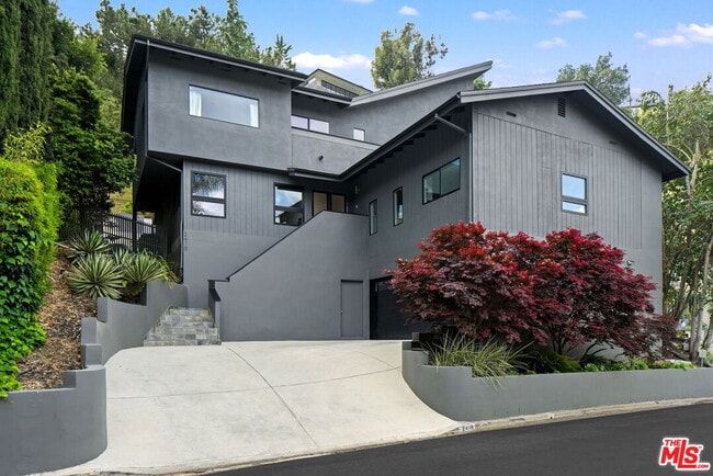 Building Photo - 2418 Canyon Oak Dr