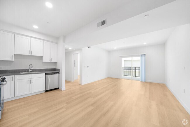 Building Photo - 14825 Delano St Unit 310 (S8) Rental
