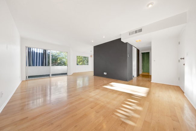 Building Photo - 7767 Hollywood Blvd Rental