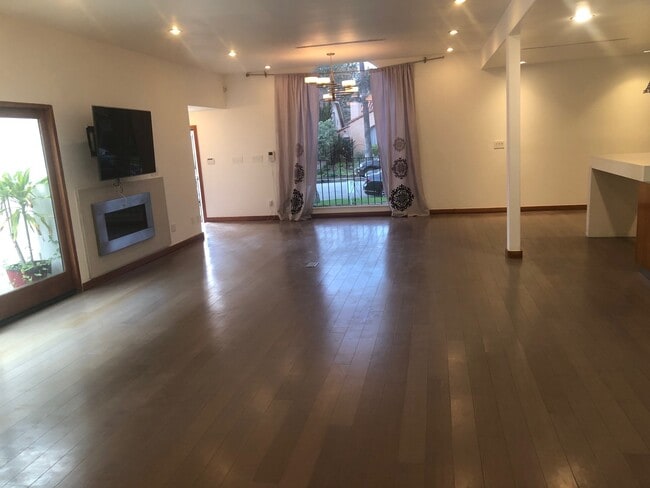 Photo - 128 S Carson Rd