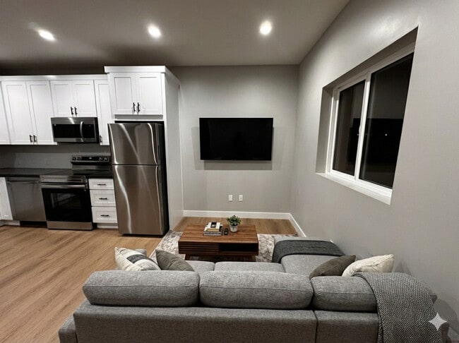 Living Room - 2269 Euclid Ave Unit 2269 Euclid Ave B