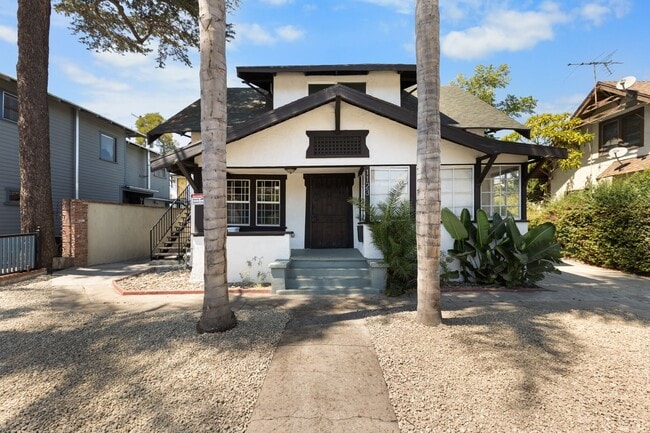 Building Photo - This spacious 1 bedroom, 1 bathroom apartm... Rental