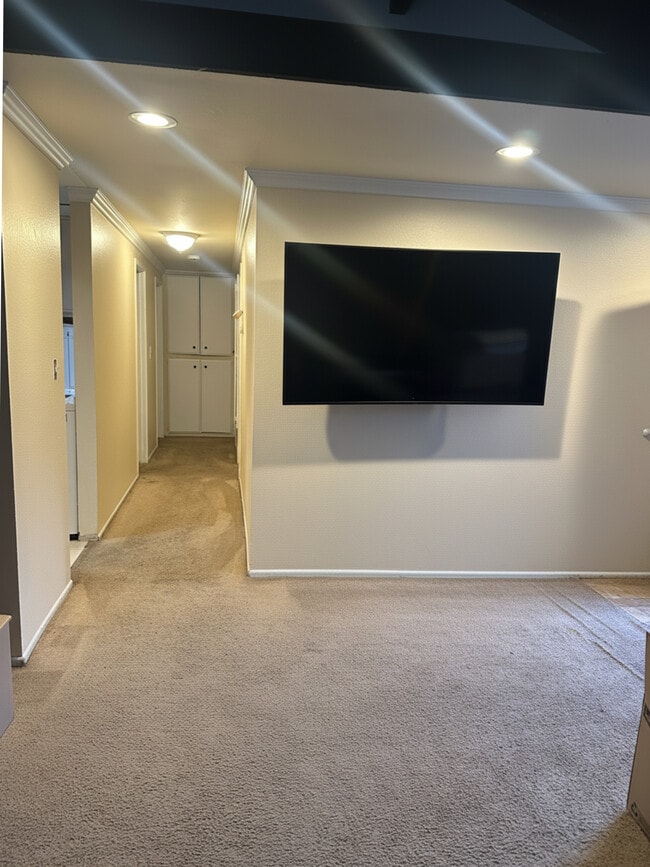 Photo - 1444 W 8th St