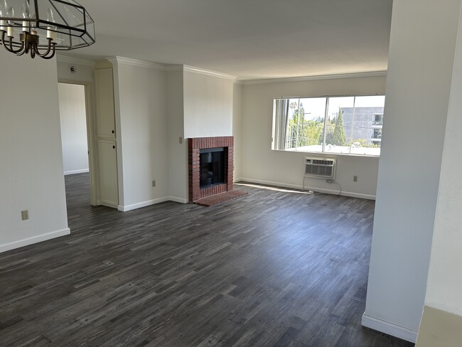 Photo - 4230 S Centinela Ave