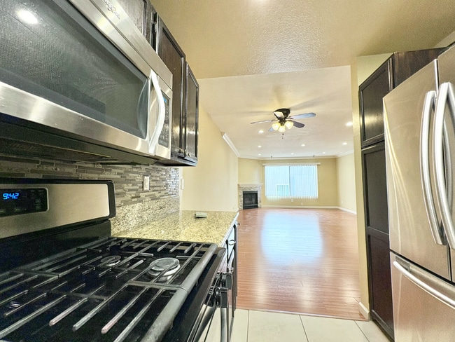 Photo - 14542 Burbank Blvd