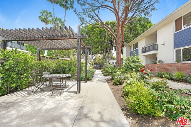 Photo - 1219 N Crescent Heights Blvd Unit B