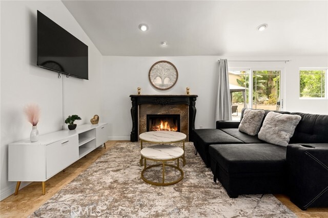 Photo - 20300 Oxnard St