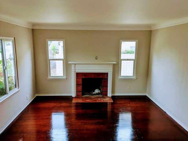 Living Room - 1128 16th St Unit Front House