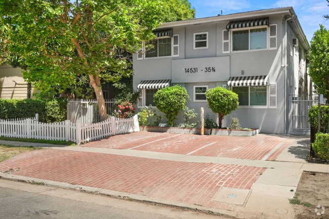 Building Photo - 14531 Dickens St Rental