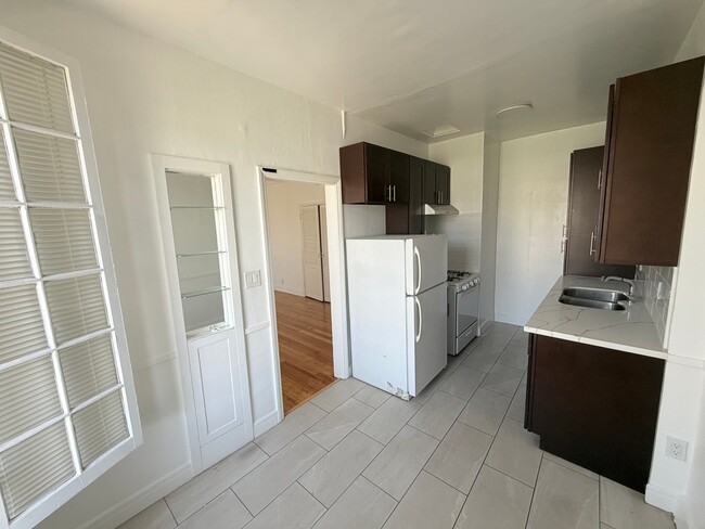 Photo - 318 S Kingsley Dr Unit 302