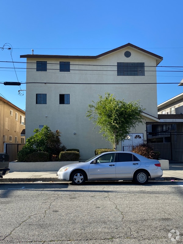 Building Photo - 4063 W 130th St Rental