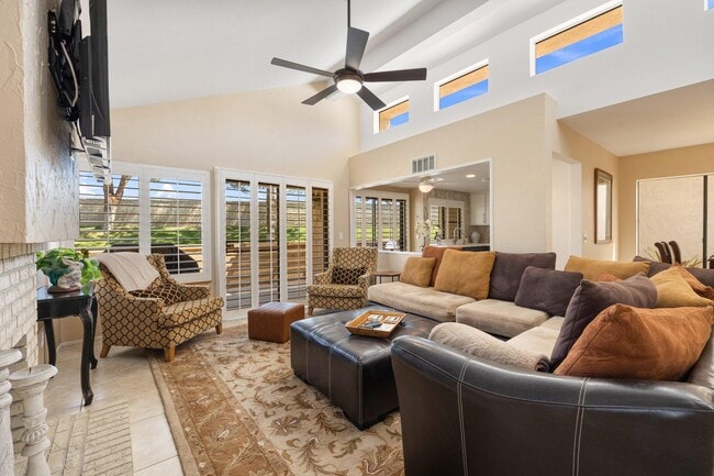 Photo - 73750 Cll Bisque