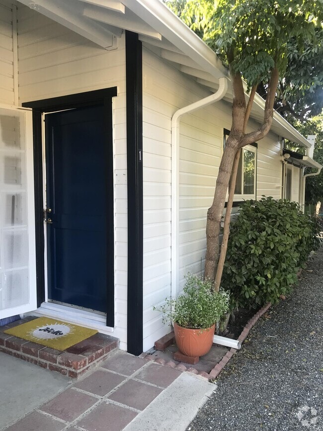 Building Photo - 1860 Tumin Rd Rental