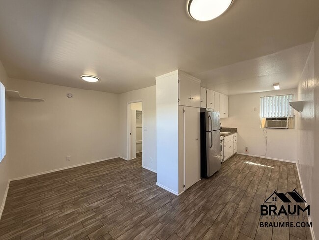 Photo - 15634 Leadwell St Apartment Unit 8