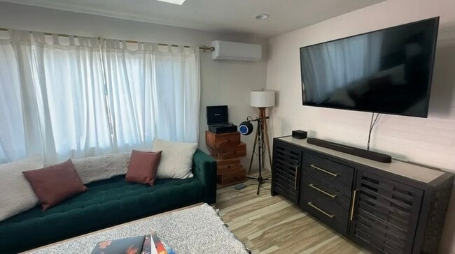 Photo - 2674 E Washington St