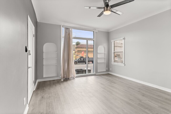 Photo - 1115 E Broadway Unit 02